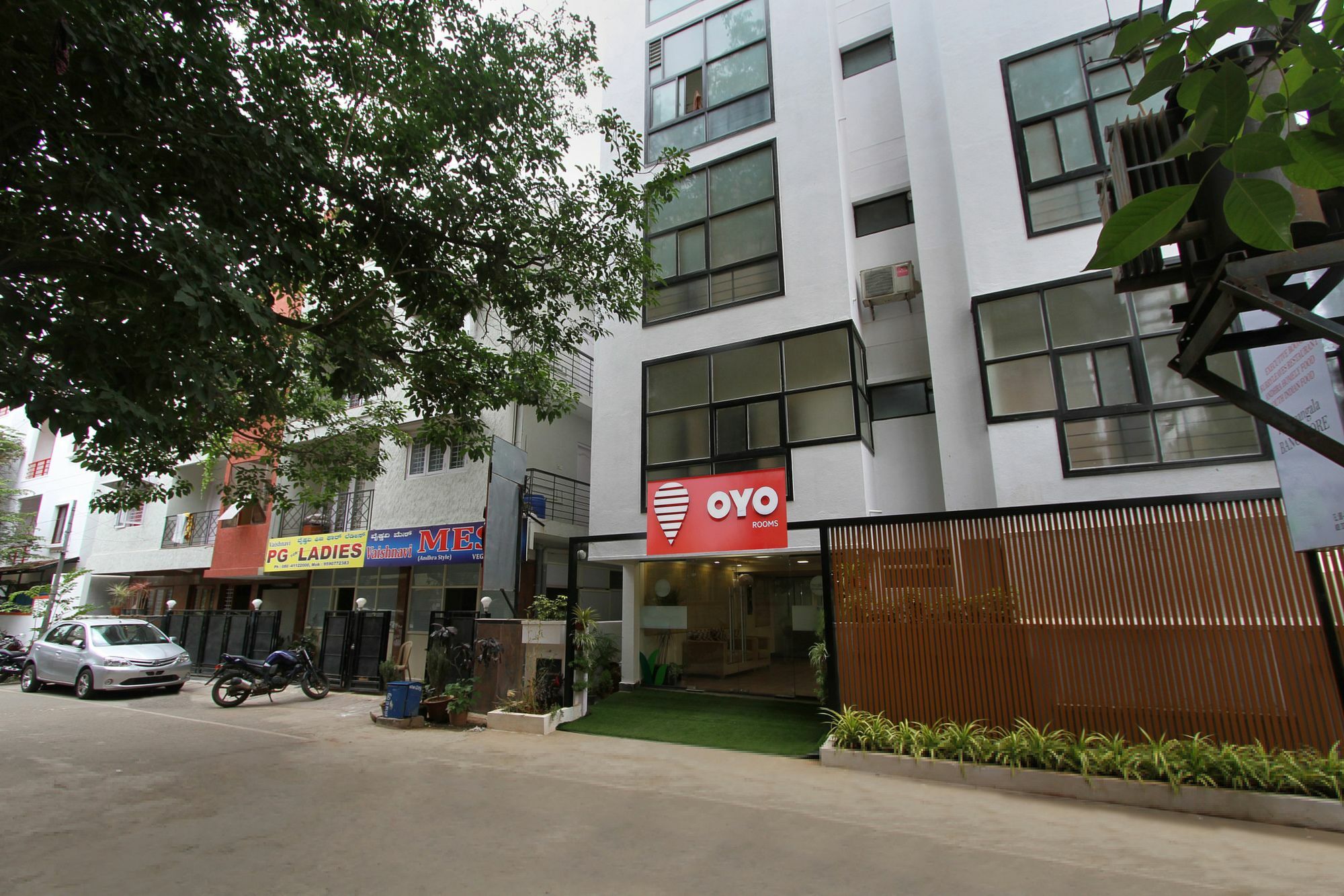Capital O 5379 The Roy Grand Inns Bangalore Exterior foto